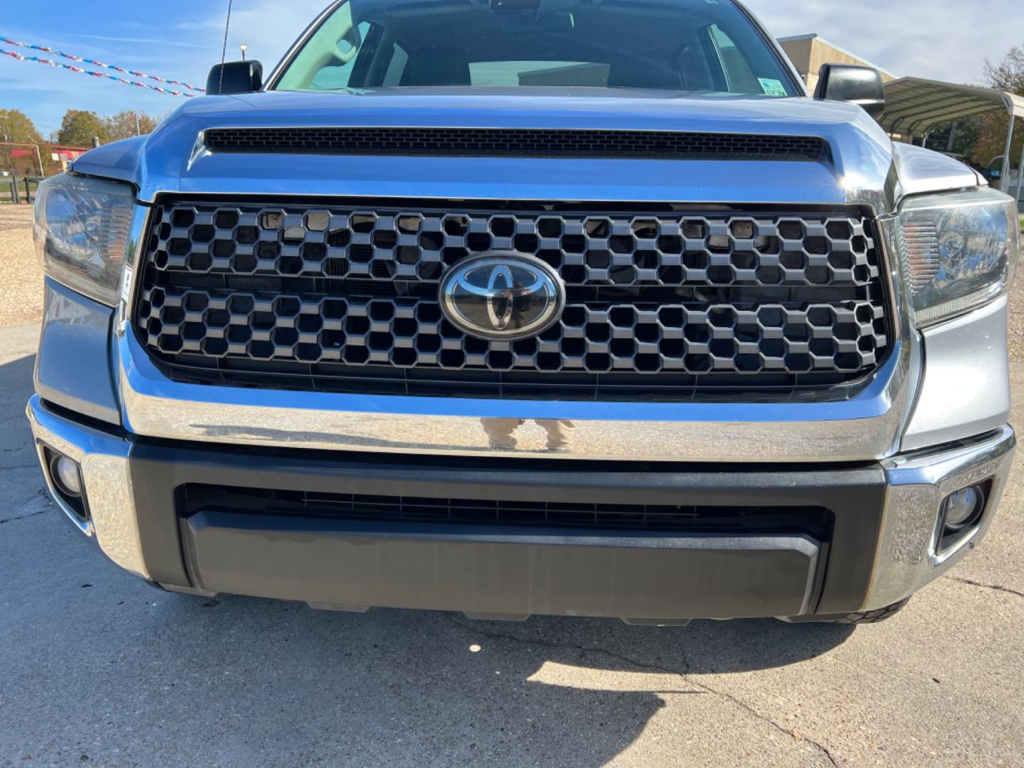 2018 Silver /Gray Toyota Tundra SR5 (5TFDM5F11JX) with an 4.6 V8 engine, Automatic transmission, located at 4520 Airline Hwy, Baton Rouge, LA, 70805, (225) 357-1497, 30.509325, -91.145432 - 2018 Toyota Tundra CrewMax 4X4 155K Miles, 4.6 V8, Power Windows ,Locks & Mirrors, Backup Camera, Cold A/C, Tow Pkg. It Has Dings & Scratches Mainly On Tailgate (See Pic). NO IN HOUSE FINANCING. FOR INFO PLEASE CONTACT JEFF AT 225 357-1497 CHECK OUT OUR A+ RATING WITH THE BETTER BUSINESS BUREAU WE H - Photo#2